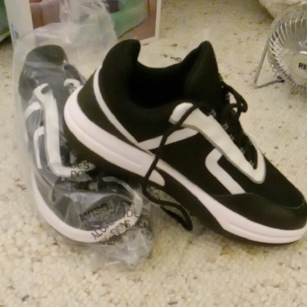 Lands End Sneakers 8.5 NWOT